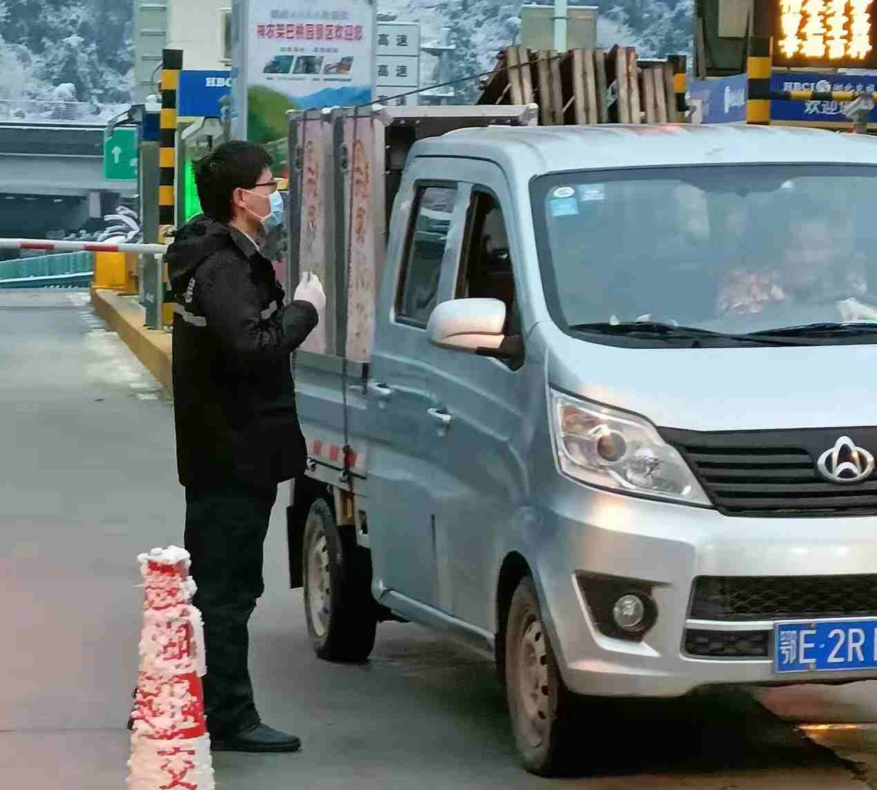 2抽调干警参加疫情防控2_副本.jpg
