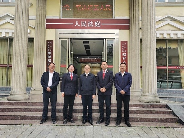 D:\办公室综合资料\2022年\新闻宣传\新闻稿件\4月\张代贵走访调研昭君法庭(1)\E77F49C2B78517815FCF670C011C2636 - 副本.jpg