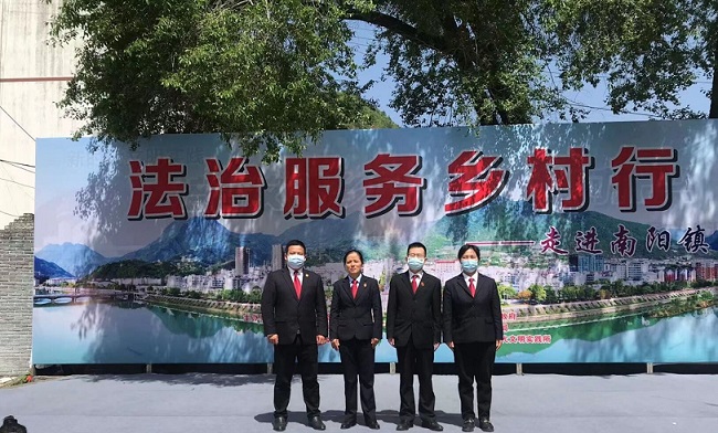 D:\办公室综合资料\2022年\新闻宣传\新闻稿件\法治服务乡村行，浇灌乡村振兴花\83}V_69~7M%4_P)M$M}TZV0.JPG