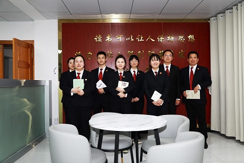 D:\办公室综合资料\2022年\新闻宣传\新闻稿件\4月\书香沁润法徽红\5f1dca553727ddf1f3f7a90f7b2853a.jpg